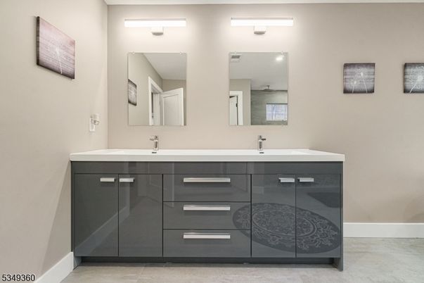 Bathroom, Dual Sink Vanities, Interior