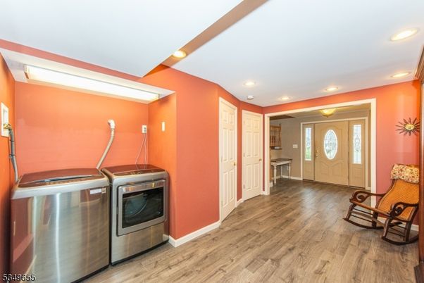 Interior, Recessed Lighting, Washer, Wood Texture Flooring