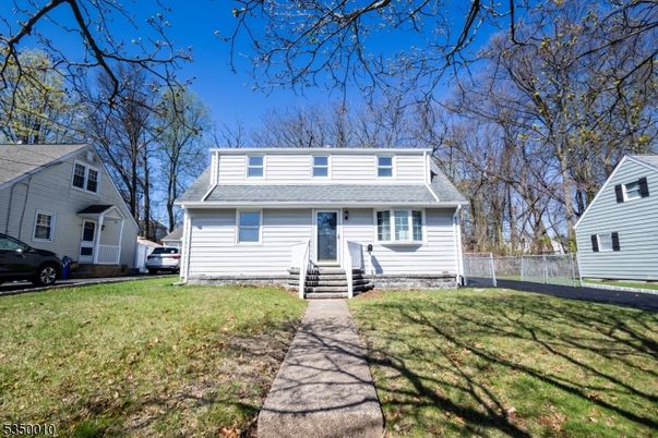 Exterior, Facade, Cape Cod