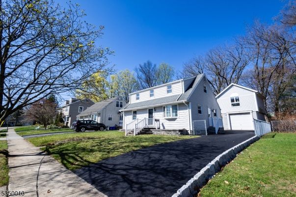 Attached, Exterior, Facade, Cape Cod