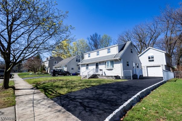 Attached, Exterior, Facade, Cape Cod