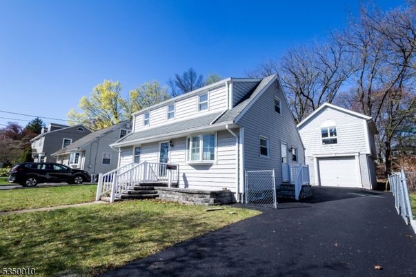 Attached, Exterior, Facade, Cape Cod