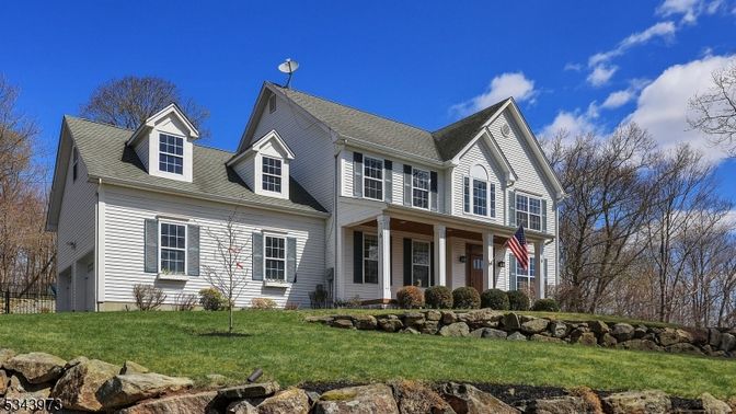 Exterior, Facade, Farmhouse