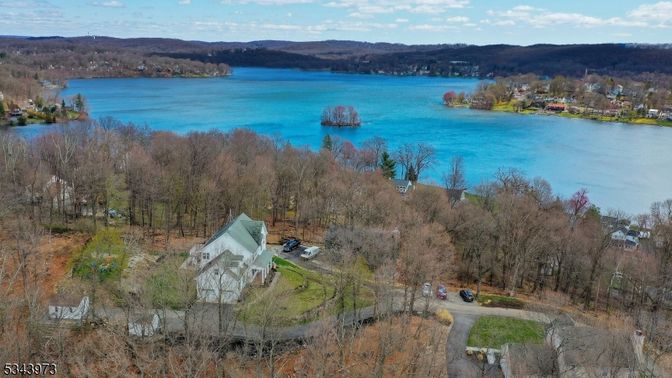 Exterior, Lake