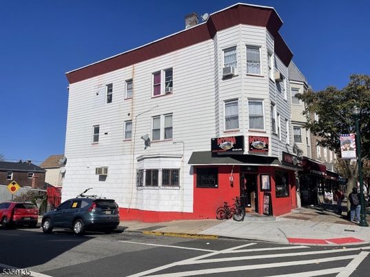 Exterior, Facade, Rowhouse