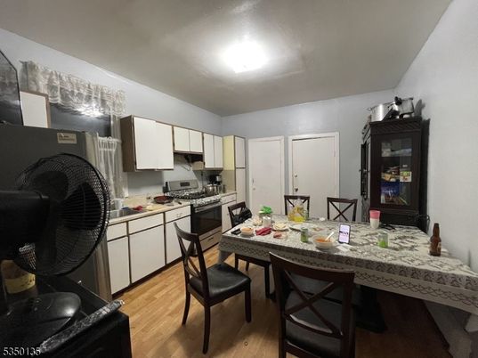 Dining room, Interior, Kitchen, Stainless Steel Appliances, Wood Texture Flooring
