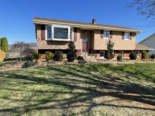 Exterior, Facade, Brick Facade, Raised Ranch