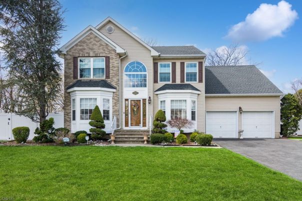 Attached, Exterior, Facade, Brick Traditional