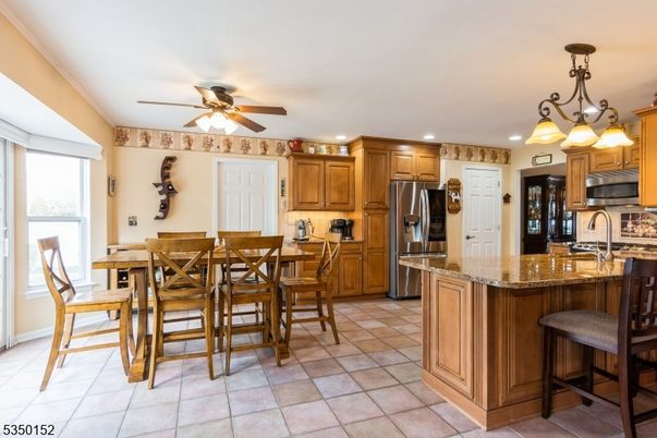 Chandelier, Dining room, Interior, Kitchen, Recessed Lighting, Stainless Steel Appliances