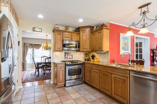 Chandelier, Dining room, Interior, Kitchen, Pendant Lights, Recessed Lighting, Stainless Steel Appliances
