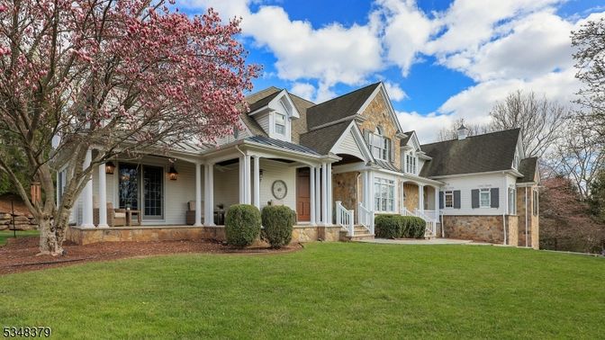Exterior, Facade, Cape Cod