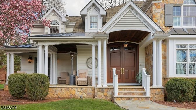 Exterior, Facade, Queen Anne Victorian