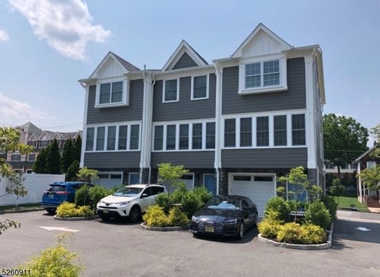 Attached, Exterior, Facade, Rowhouse