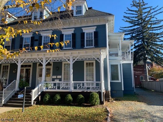 Exterior, Facade, American Foursquare