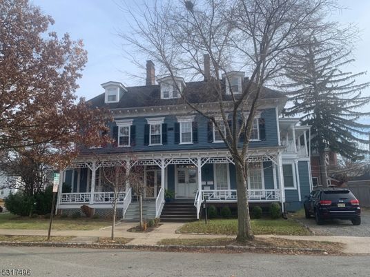 Exterior, Facade, American Foursquare
