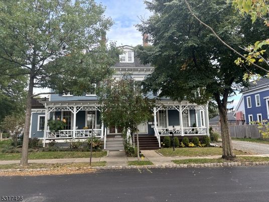 Exterior, Facade, American Foursquare