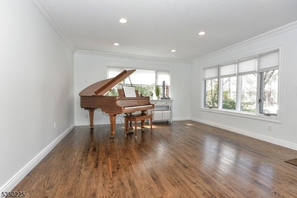 Interior, Piano, Recessed Lighting, Wood Texture Flooring