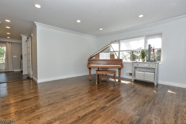 Interior, Piano, Recessed Lighting, Wood Texture Flooring