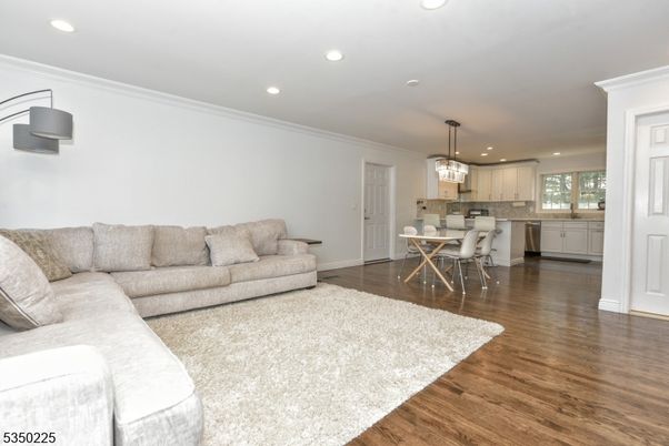 Interior, Kitchen, Living room, Pendant Lights, Recessed Lighting, Wood Texture Flooring