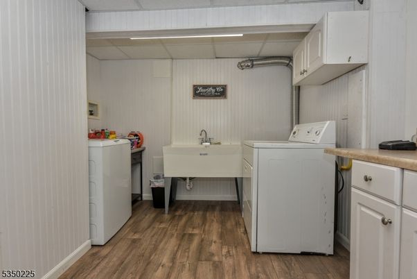 Interior, Washer, Wood Texture Flooring