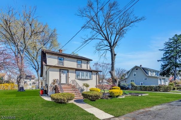 Backyard, Exterior, Facade, American Foursquare