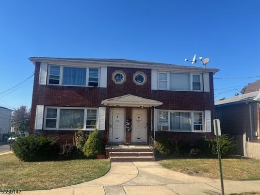 Exterior, Facade, Brick Facade, Georgian