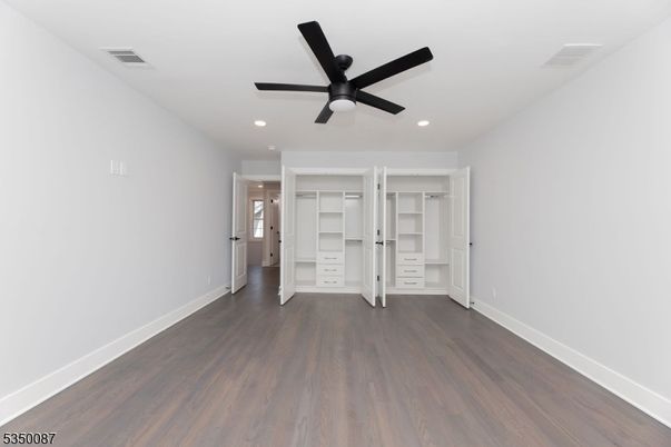 Empty room, Interior, Recessed Lighting, Walk-in Closets, Wood Texture Flooring
