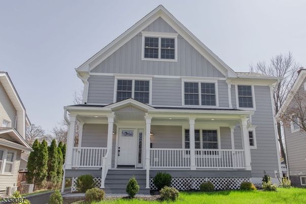 Exterior, Facade, Queen Anne Victorian