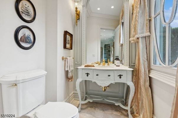 Bathroom, Interior, Recessed Lighting