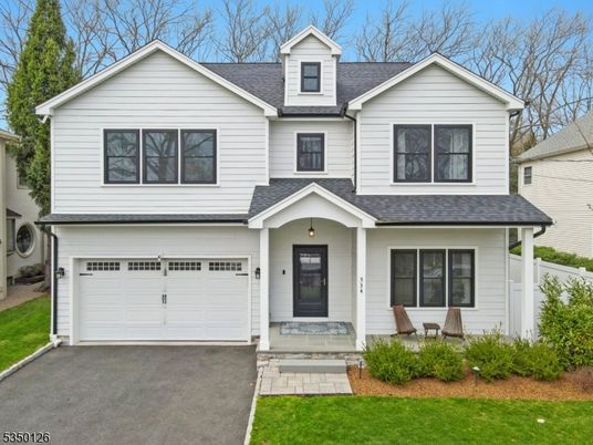 Attached, Exterior, Facade, Farmhouse