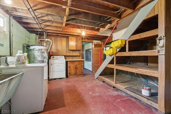 Interior, Washer, Wooden Beams