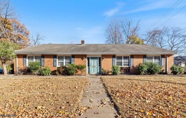 Exterior, Facade, Brick Facade, Ranch