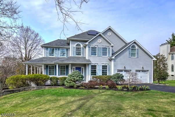 Attached, Exterior, Facade, Farmhouse