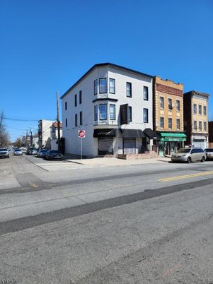 Exterior, Facade, Rowhouse