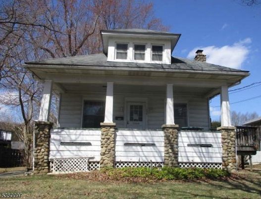 Exterior, Facade, American Foursquare