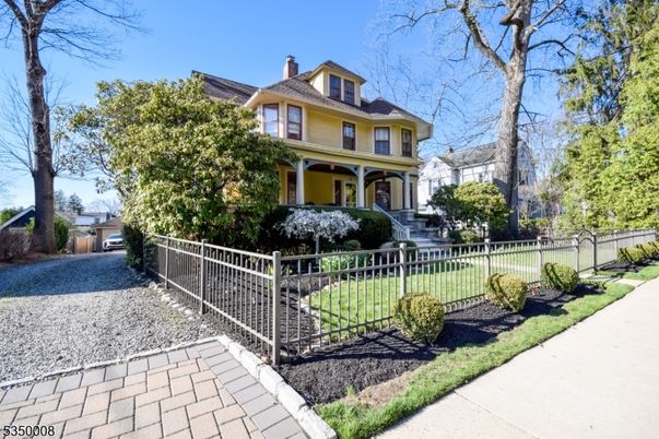 Backyard, Exterior, Facade, American Foursquare