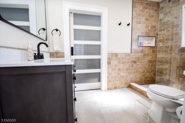 Bathroom, Interior, Stone Walls