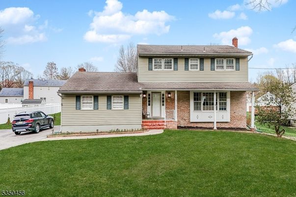 Attached, Exterior, Facade, Brick Facade, Split Level