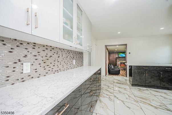 Fireplace, Interior, Kitchen, Marble, Recessed Lighting