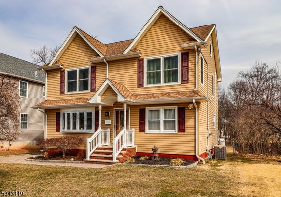 Exterior, Facade, Queen Anne Victorian