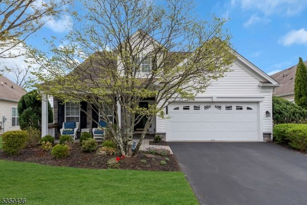 Attached, Exterior, Facade, Cape Cod