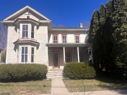 Exterior, Facade, Queen Anne Victorian