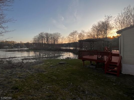 Exterior, Lake