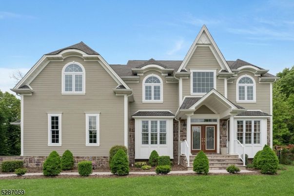 Exterior, Facade, Farmhouse