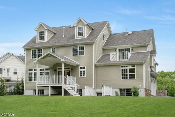 Exterior, Facade, Rowhouse