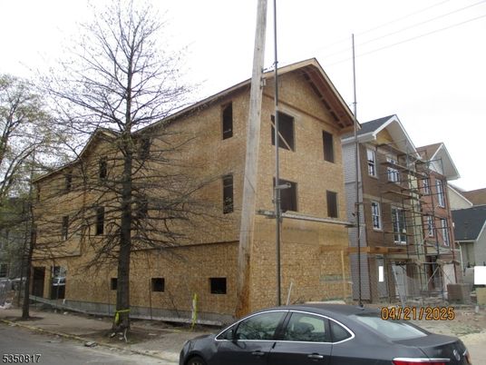 Exterior, Facade, Rowhouse