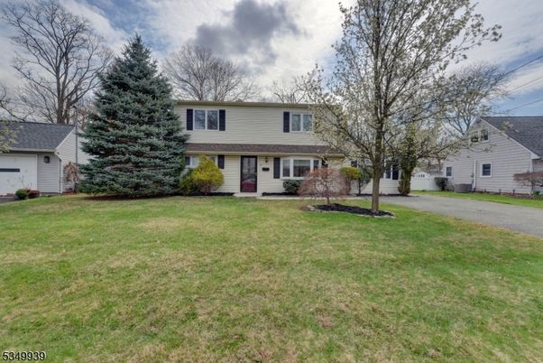 Attached, Backyard, Exterior, Facade, Split Level