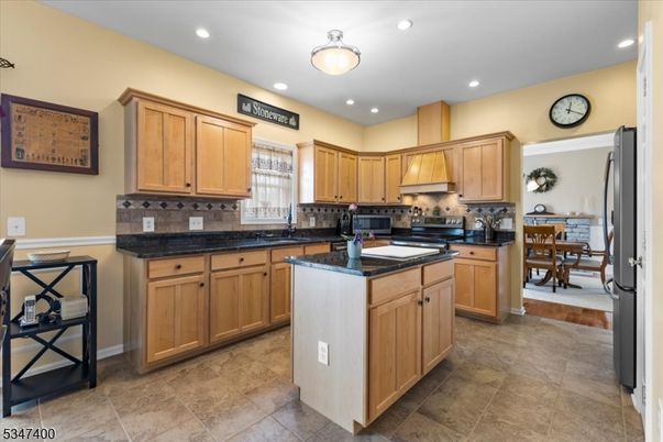 Dining room, Interior, Kitchen, Recessed Lighting