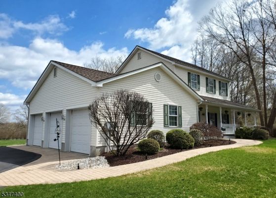 Attached, Exterior, Facade, Farmhouse