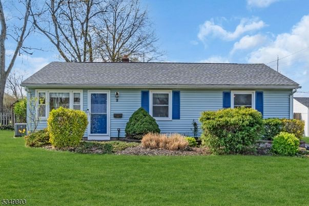 Backyard, Exterior, Facade, Cape Cod